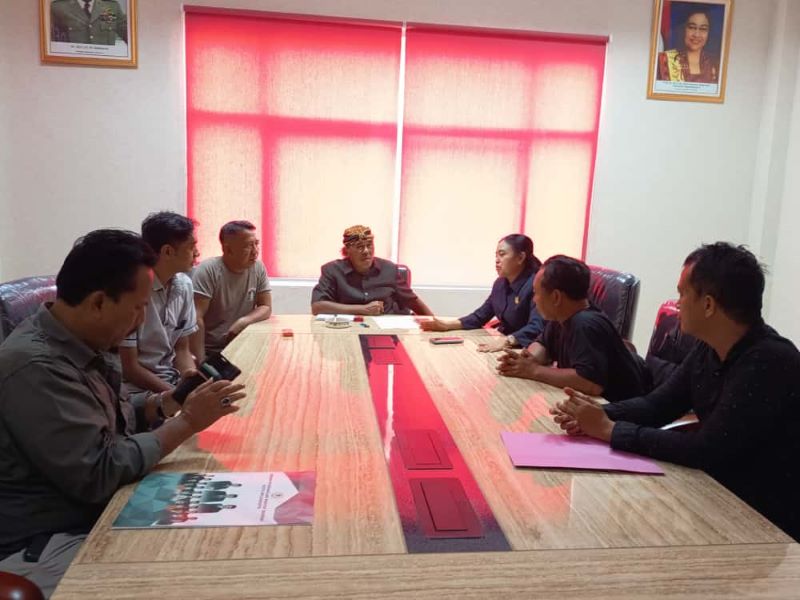 PERJUANGKAN NASIB: Perwakilan tenaga non-ASN saat kembali mengadu ke DPRD Kota Mojokerto karena belum ada kejelasan status terkait pengangkatan PPPK paruh waktu.