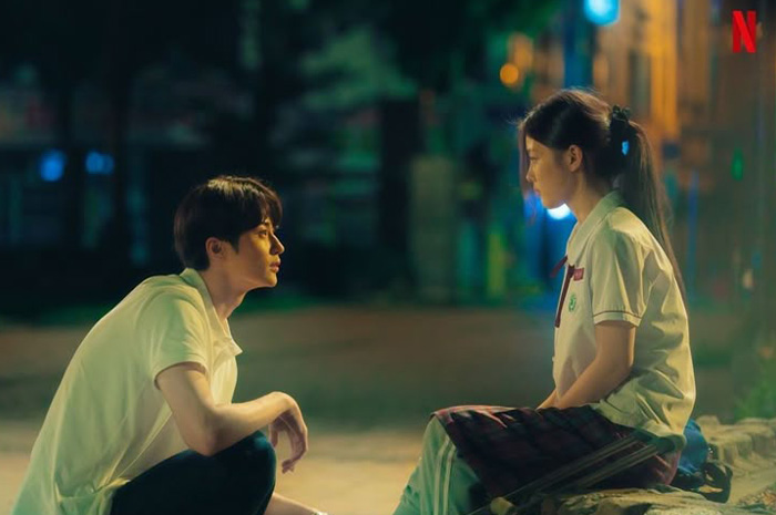 Film Korea &ldquo;20th Century Girl&rdquo; menghadirkan kisah cinta remaja yang lembut. Sumber Foto: Pinterest