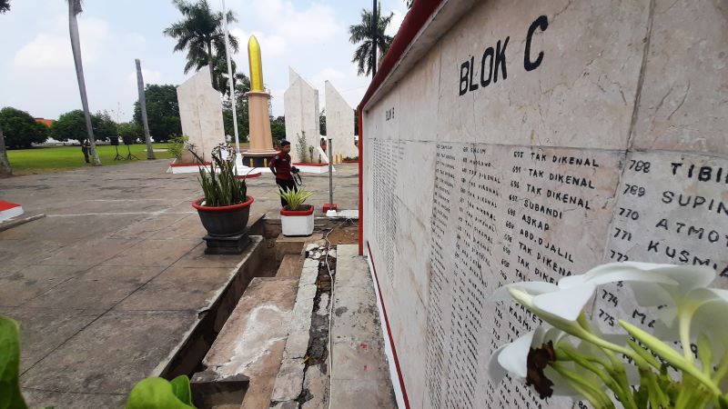 JADI TETENGER: Tugu peluru di Taman Makam Pahlawan (TMP) Gajah Mada Kota Mojokerto yang menjadi tempat bersemayam para pejuang yang gugur di medan pertempuran.