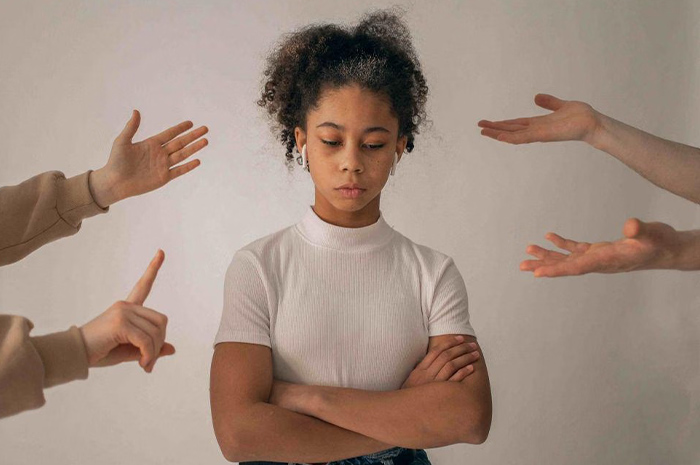Mother issues adalah sebuah pengalaman emosional seorang anak yang terbentuk dari hubungan dengan ibunya di masa kecil. Sumber foto: Google