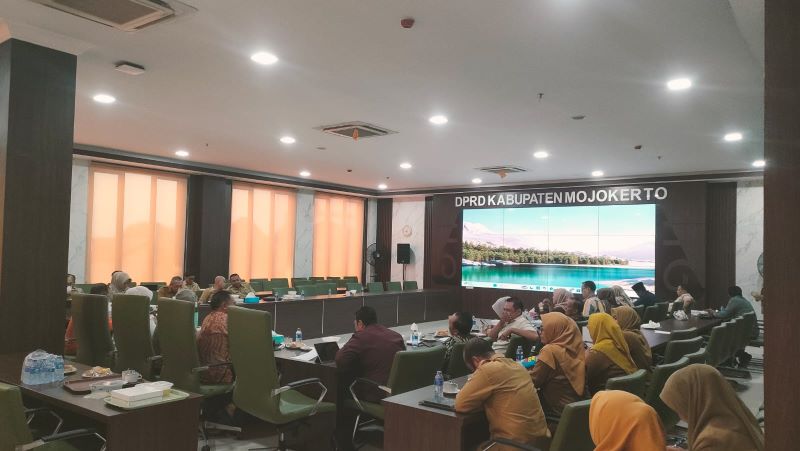 ALOT: Pembasahaan Raperda APBD 2026 antara eksektif dan DPRD Kabupaten Mojokerto berjalan alot. Hingga kini belum ada kesepahaman.