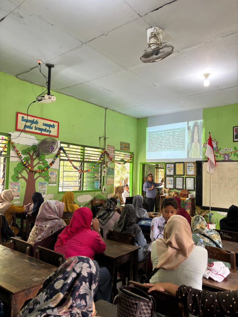 ANTUSIAS: SDN Wonokusumo Kecamatan Mojosari menggelar kegiatan parenting, Senin (24/11). Acara berlangsung interaktif dan penuh kehangatan. Banyak orang tua yang antusias hingga akhir acara.