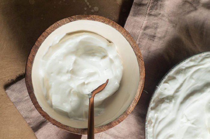 Plain yogurt merupakan salah satu makanan sehat yang semakin populer di berbagai kalangan. Sumber Foto: Pinterest