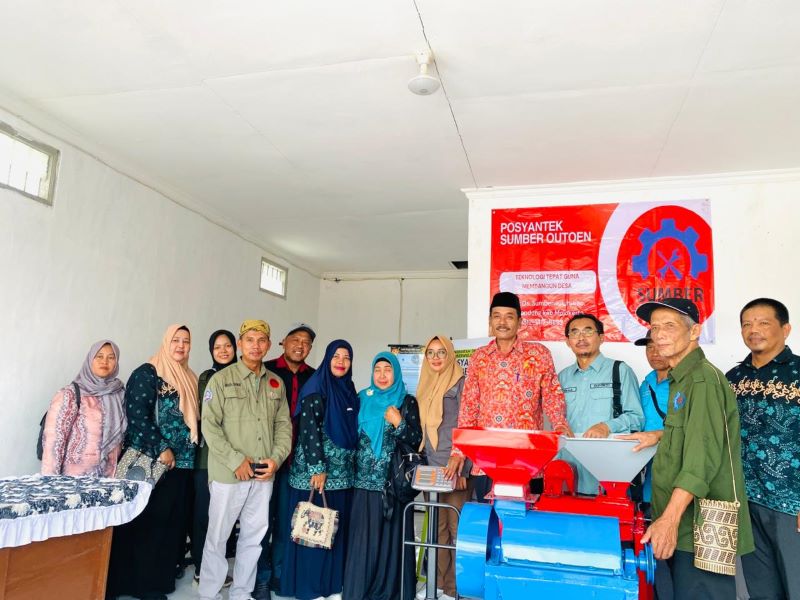 TEPAT GUNA: Perwakilan Tim DPMD Kabupaten Mojokerto saat mengunjungi Posyantek Sumber Oetoen di Desa Sumberwuluh, Kecamatan Dawarblandong, Kamis (20/11).