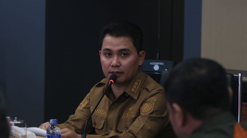 MEMBANGGAKAN: Bupati Muhammad Albarraa mengapresiasi kerja keras Dinas Perindustrian dan Perdagangan Kabupaten Mojokerto dalam memastikan keakuratan alat ukur di seluruh lini perdagangan.