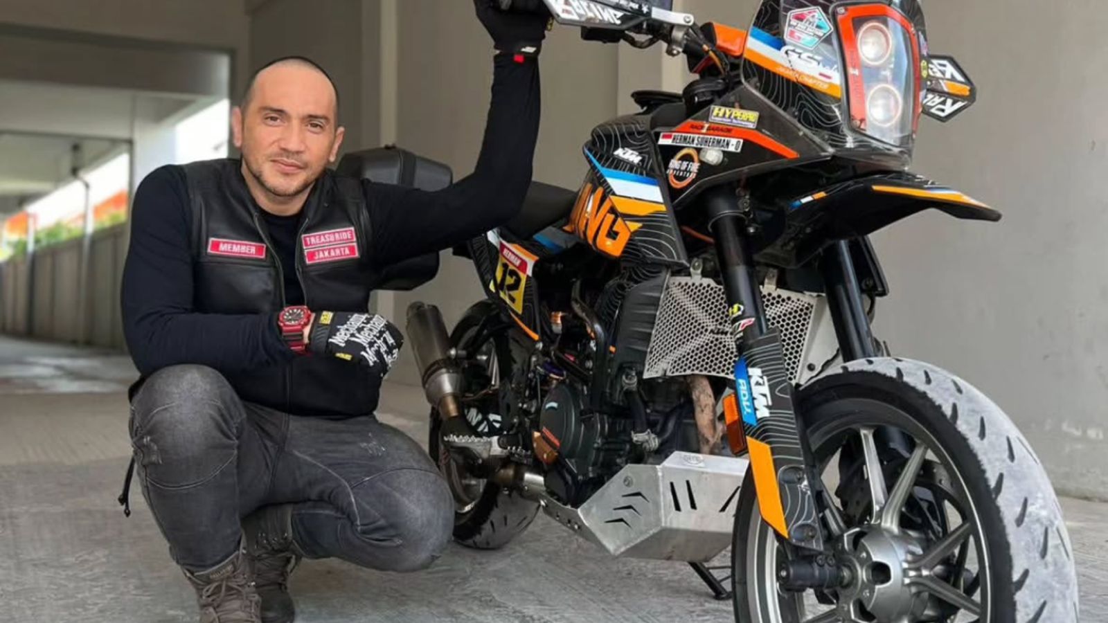 Gary Iskak dinyatakan meninggal dunia pada Sabtu, 29/11/2025, dalam kecelakaan tunggal.