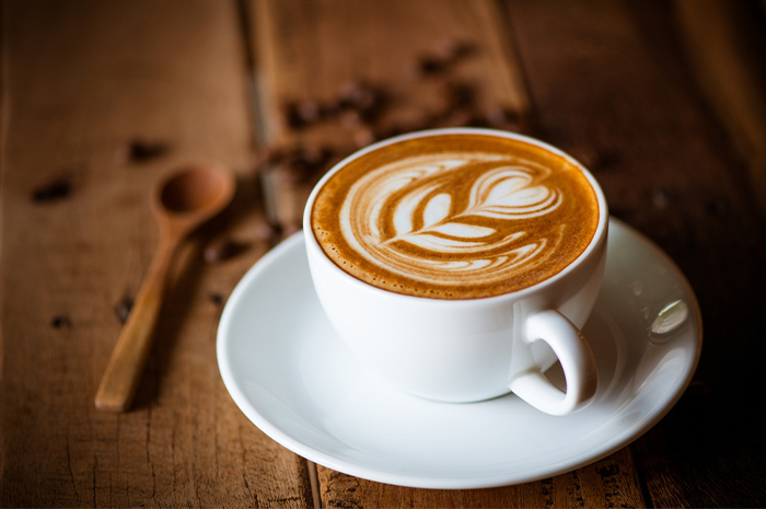 Baru-baru ini, dunia generasi muda tengah diramaikan dengan tren gaya hidup baru yakni meminum kopi di pagi hari yang umumnya disebut kopag. Sumber foto: Google
