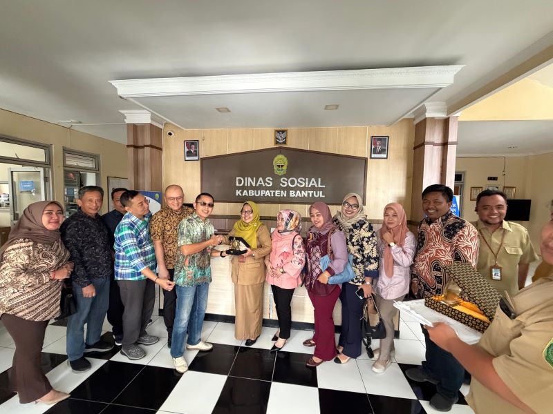 KUNJUNGAN KERJA: Arif Afifuddin bersama anggota komisi IV DPRD Kabupaten Mojokerto saat lawatan dinas ke Dinas Sosial Kabupaten Bantul, DIY.