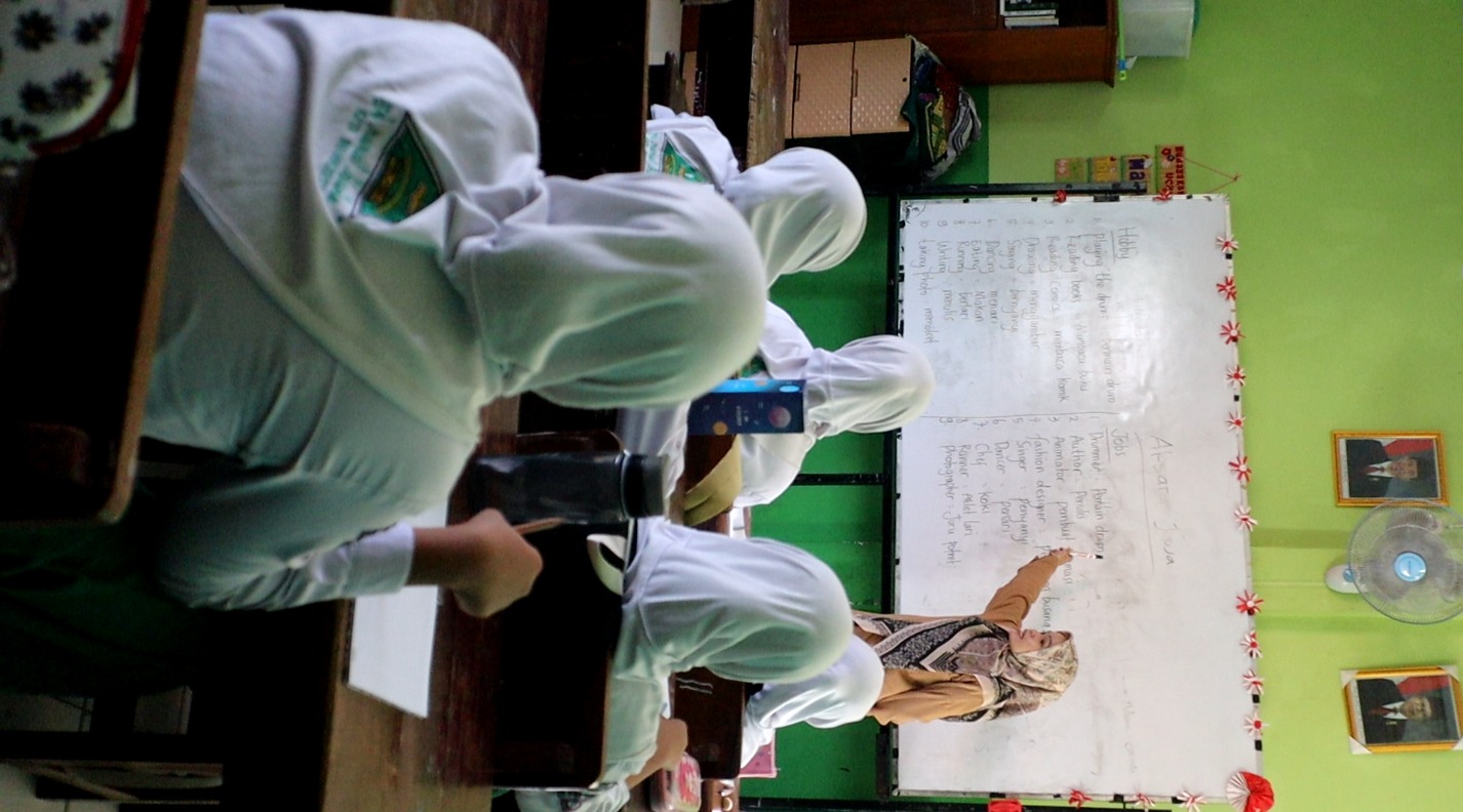 BERKURANG: Suasana pembelajaran di salah satu MI di Kota Mojokerto. Jumlah penerima program PIP bagi siswa madrasah di kota berkurang dibandingkan tahun lalu.
