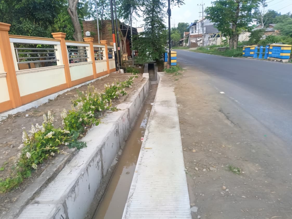PENATAAN PERKOTAN: Pembangunan sistem drainase perkotaan Desa Pandanarum, Kecamatan Pacet sesuai kualitas.