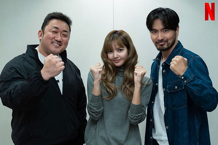 Solois sekaligus anggota grup K-Pop BLACKPINK, Lalisa &ldquo;Lisa&rdquo; Manobal kembali menjajaki karier dunia akting melalui film thriller aksi terbaru untuk Netflix berjudul &ldquo;TYGO&rdquo;. sumber foto: google