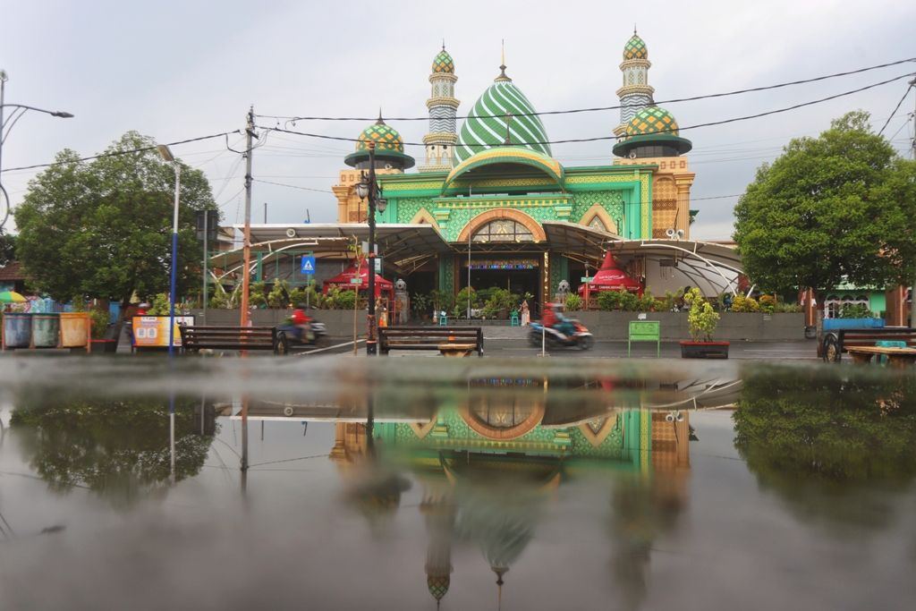 MODERN DAN BERSEJARAH: Masjid Agung Al-Fattah Kota Mojokerto di Jalan KH Hasyim Asyari, Kelurahan Kauman, Kecamatan Prajurit Kulon, sukses meraih juara 1 Masjid Award.