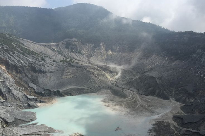 Kawah Ratu Bogor merupakan salah satu destinasi wisata alam yang menyimpan keindahan. Sumber Foto: Pinterest