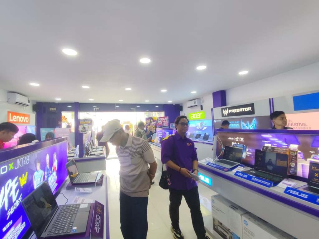 MODERN: Beragam fasilitas dan produk teknologi unggulan KLA Computer tersedia dan siap memenuhi kebutuhan masyarakat.