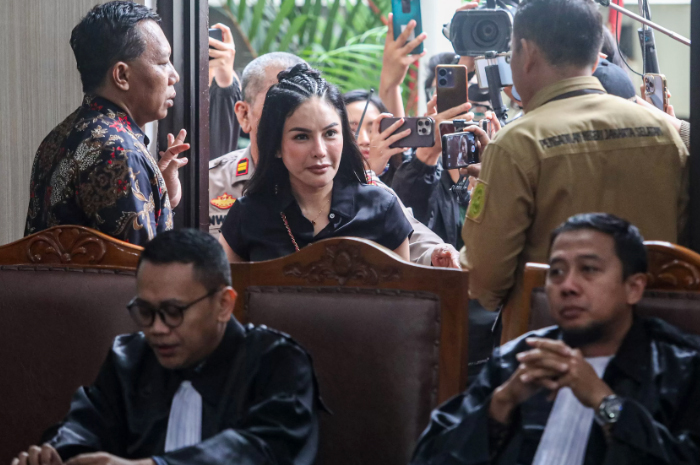 Kasus Nikita Mirzani tak kunjung habis. Terseret kasus pemerasan dan tindak pidana pencucian uang (TPPU).