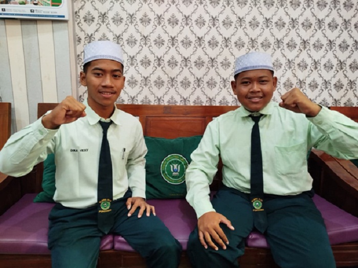 Muhammad Radika Vicky dan Eza Pradita 12 Social Class MA Nurul Islam Mojokerto