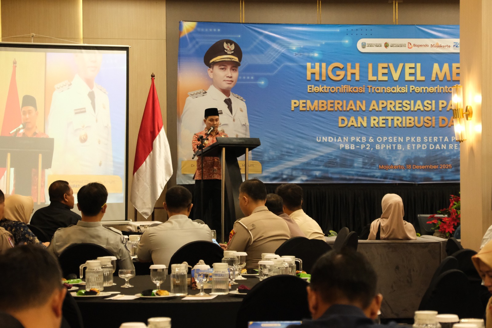 Pemkab Mojokerto menyelenggarakan Pemberian Apresiasi Pajak Daerah dan Retribusi Daerah yang dirangkaikan dengan High Level Meeting (HLM) Elektronifikasi Transaksi Pemerintah Daerah (ETPD) di Aston