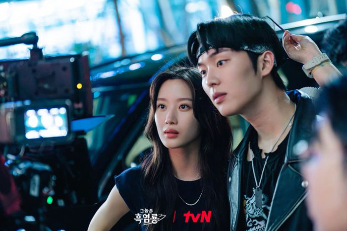 Drama Korea terus menghadirkan cerita-cerita segar yang mampu menarik perhatian penonton dari berbagai kalangan. Sumber Foto: Ig@tvn_drama
