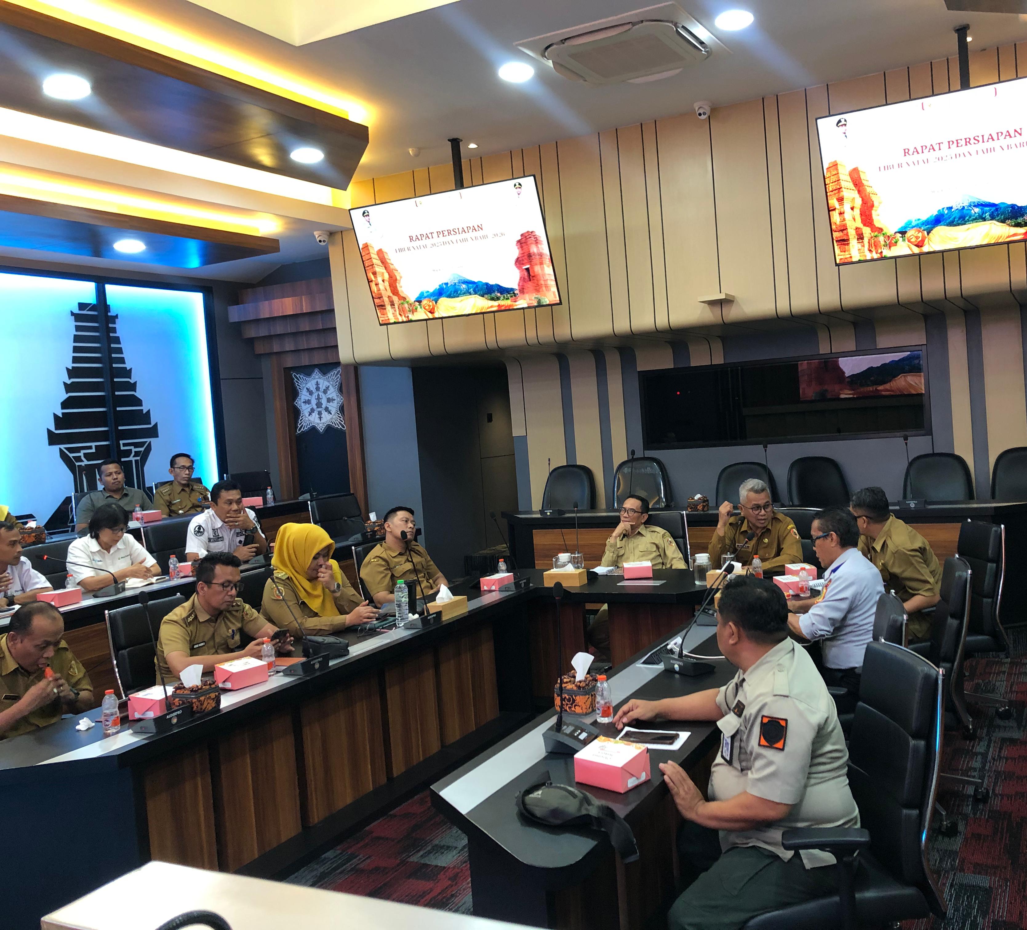 KOORDINASI: Pemkab Mojokerto menggelar rakor untuk mematangkan mitigasi menghadapi libur Nataru di ruang SBK kantor pemkab, kemarin (18/12).