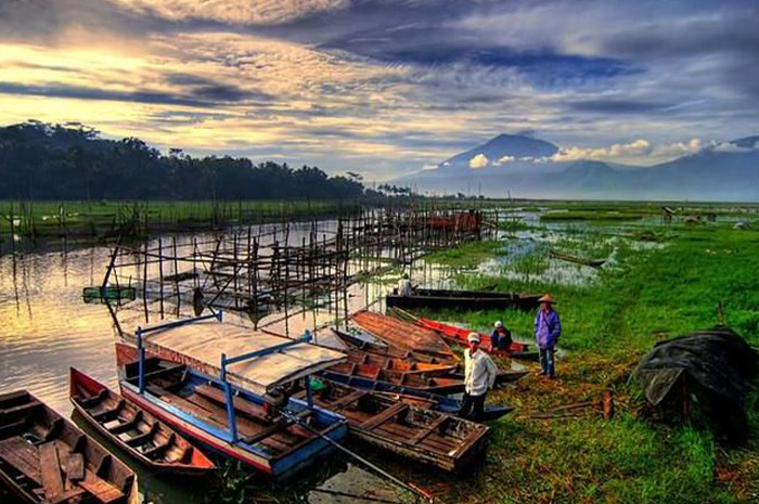 Rawa Pening merupakan salah satu anugerah alam yang dimiliki Kabupaten Semarang, Jawa Tengah. sumber foto: pinterest