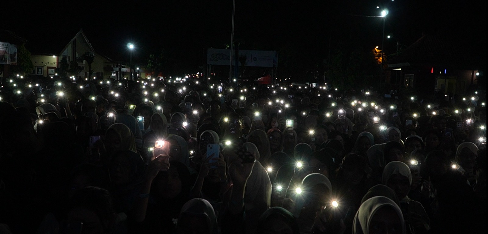 BANGGA: Suasana malam puncak acara Harsasora 63 SMAN 1 Sooko, Kamis (18/12) malam.&nbsp;