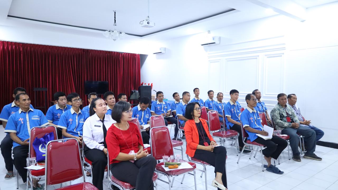 SASARAN REMISI:&nbsp; Napi Nasrani Lapas Kelas IIB Mojokerto mengikuti kegiatan pembinaan kerohanian beberapa waktu lalu.