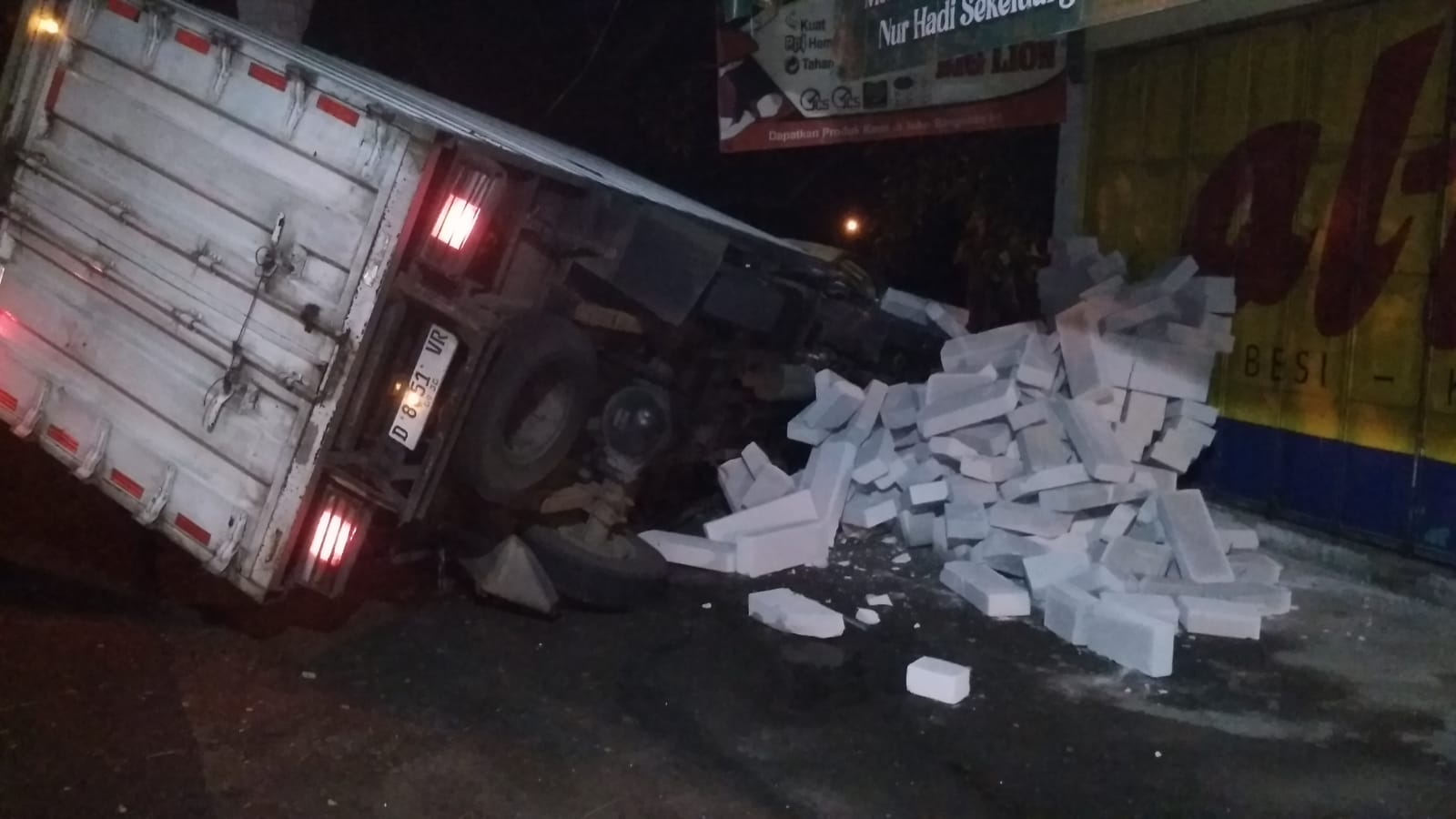 Kondisi truk boks usai kecelakaan