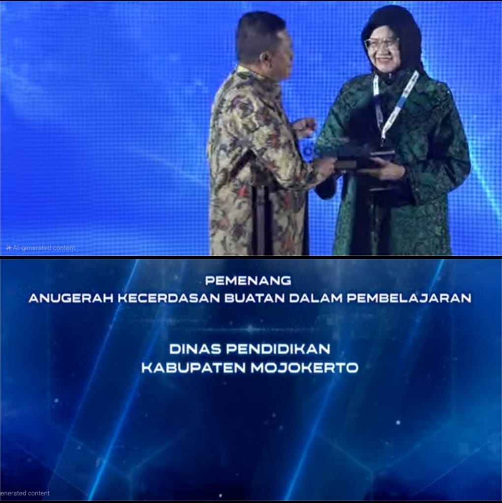 ISTIMEWA:&nbsp; Sekretaris Dispendik Kabupaten Mojokerto Siti Mardijana menerima penghargaan yang diserahkan Wakil Menteri Pendidikan Dasar dan Menengah RI, Fajar Riza Ul Haq.