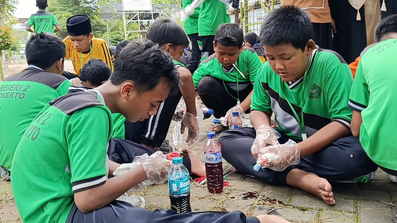 EKSPRESI: Siswa SMP Mambaul Ihsan, Kota Mojokerto, mengikuti rangkaian kegiatan MBI Camp Batch 2 yang digelar selama tiga hari.