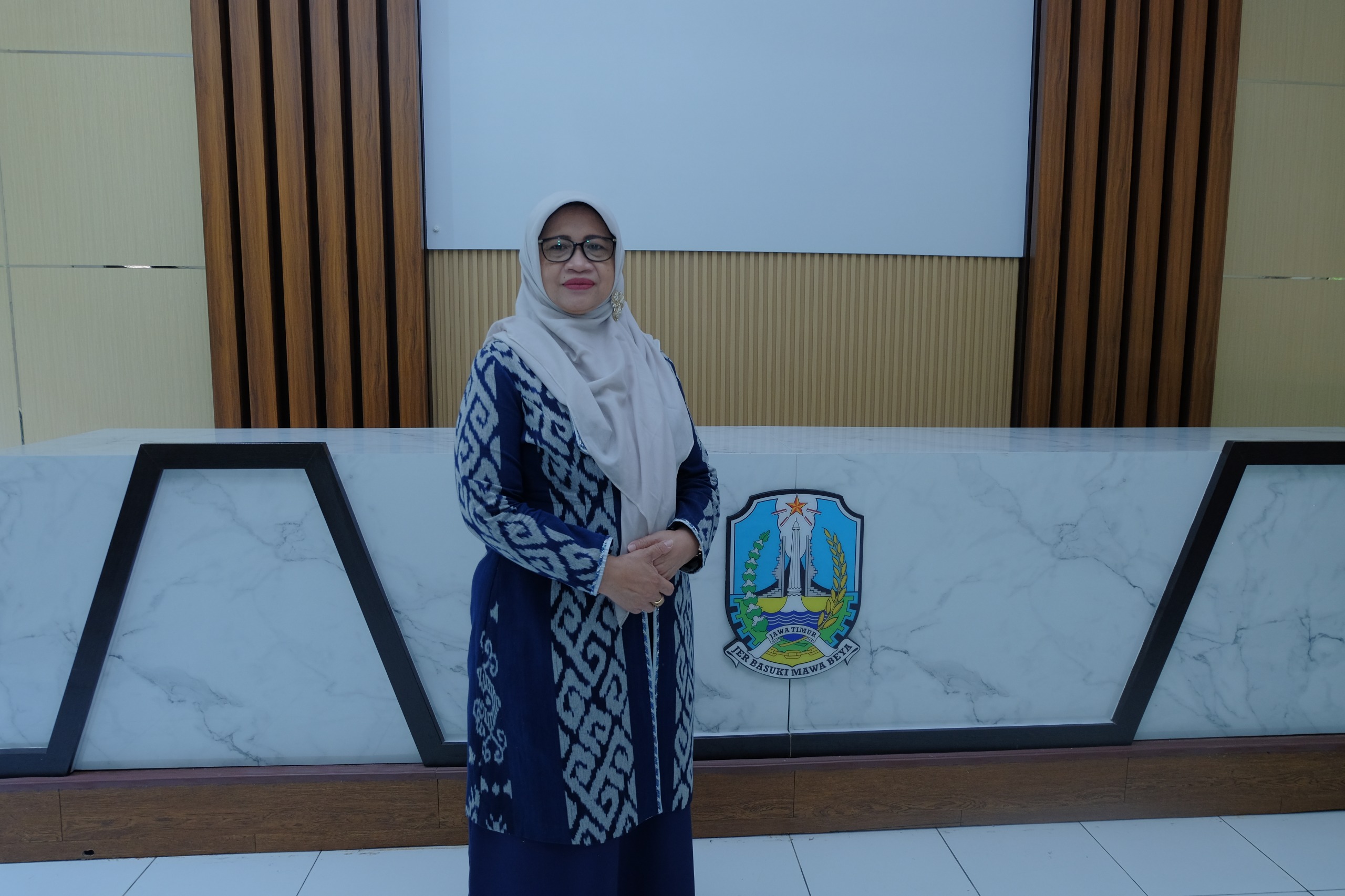 Kepala SMAN 1 Gedeg Hj. Nurul Wakhidah