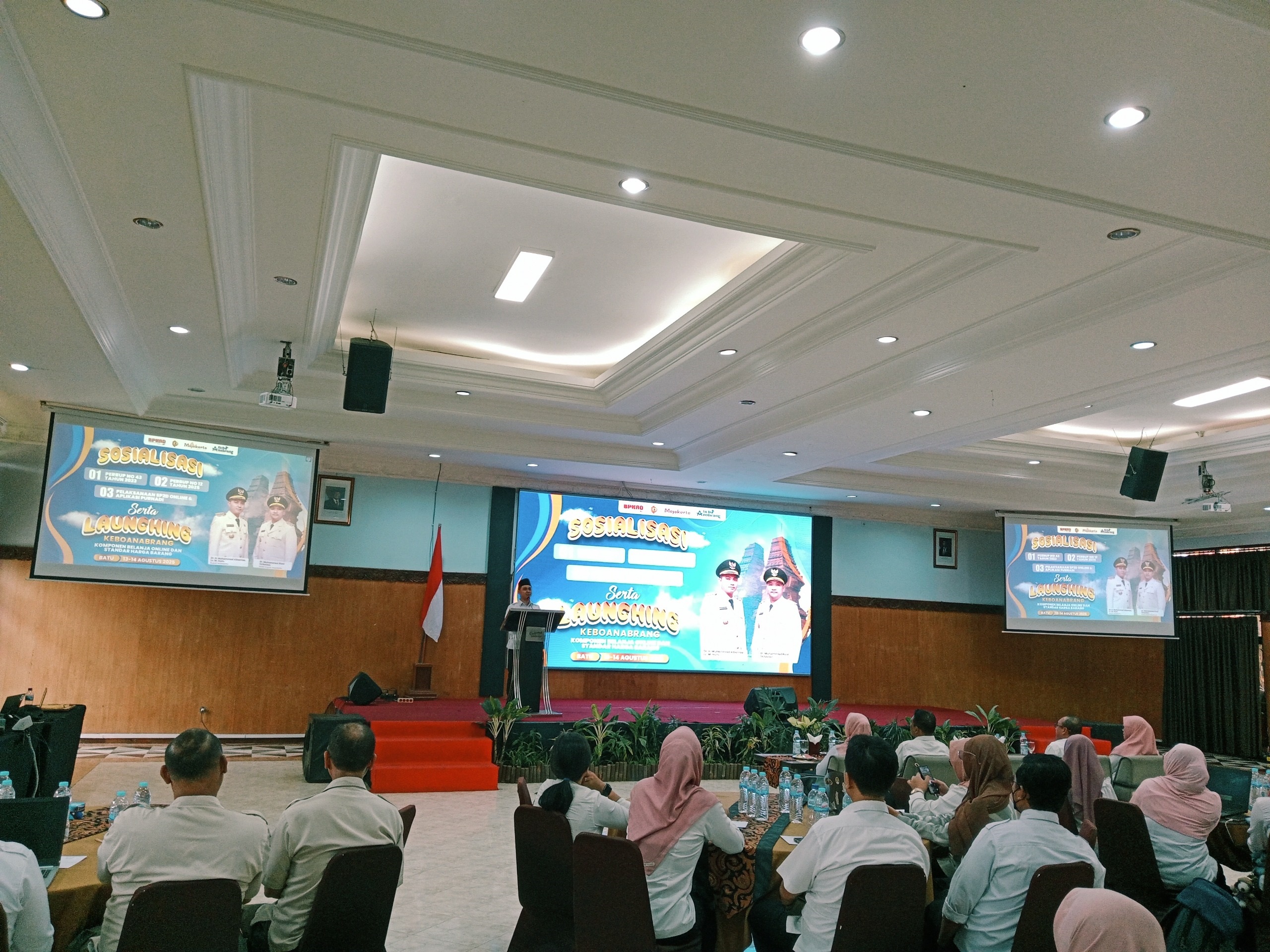 INOVATIF: Bupati Muhammad Albarraa didampingi Sekdakab Teguh Gunarko, Kepala BPKAD Iwan Abdilah, dan pihak terkait saat me-launching KKPD, SP2D, dan aplikasi Purnadi untuk meningkatkan pelayanan dan a