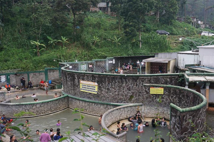 Liburan akhir tahun identik dengan udara dingin, hujan, dan keinginan untuk beristirahat dari rutinitas panjang sepanjang tahun. sumber foto: google