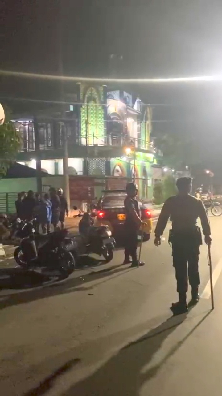 DIAMANKAN: Belasan pemuda yang melakukan konvoi di wilayah Kota Mojokerto diamankan polisi pada Minggu (21/12) dini hari.