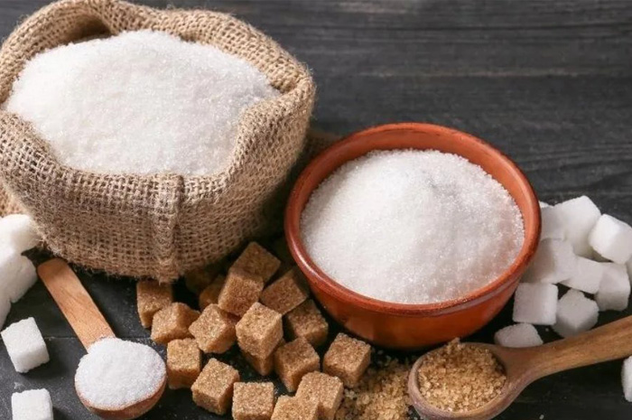 Gula atau pemanis buatan? Sama-sama manis, tapi dampaknya belum tentu sama.