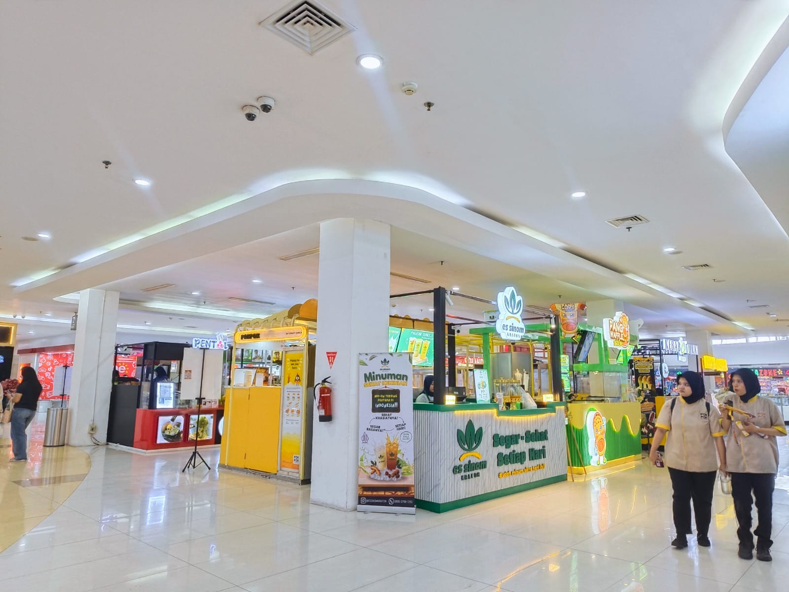 NYAMAN DAN MURAH: Lokasi tenant-tenant yang ada di lantai 2 Sunrise Mall Mojokerto menyuguhkan ragam kuliner dengan harga yang terjangkau.