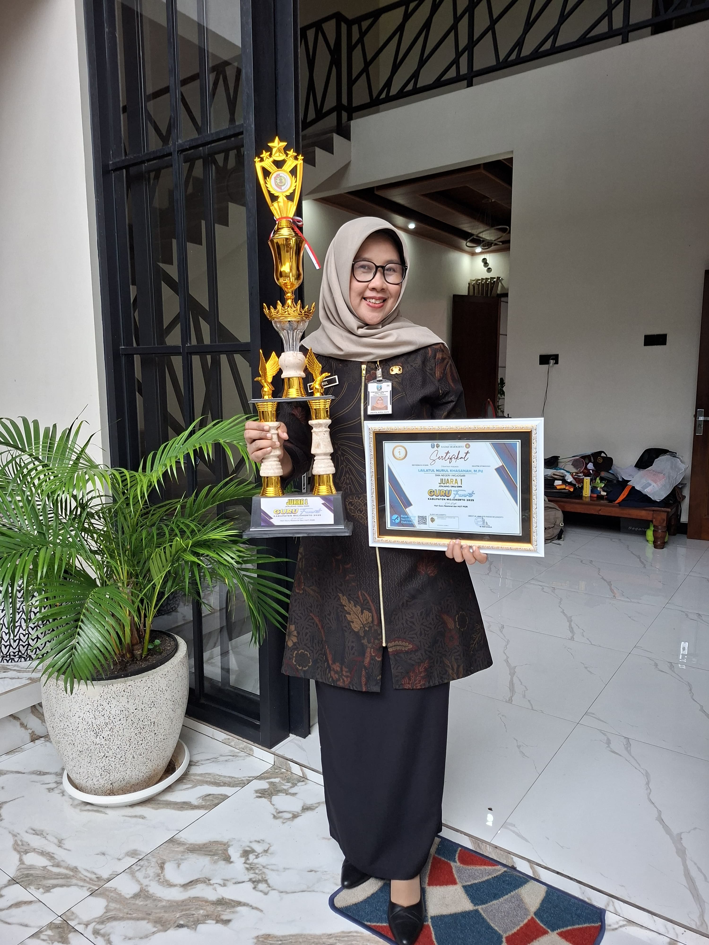 Lailatul Nurul Khasanah, M.Pd,  SMAN 1 Mojosari