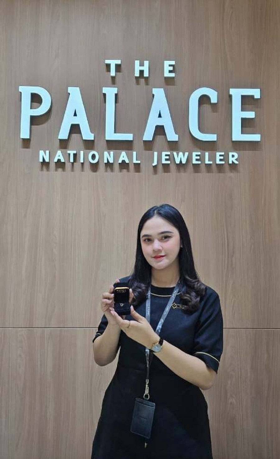RAMAH: Pelayanan dari staff yang ramah dalam melayani customer jika Anda sedang berkunjung di The Palace
