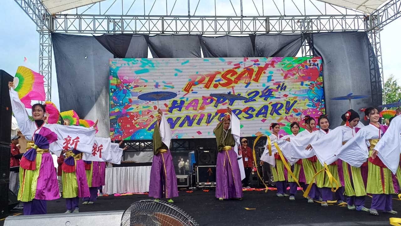 EPIC: Tim Colourfull SAI meragakan tarian Yosakoi.
