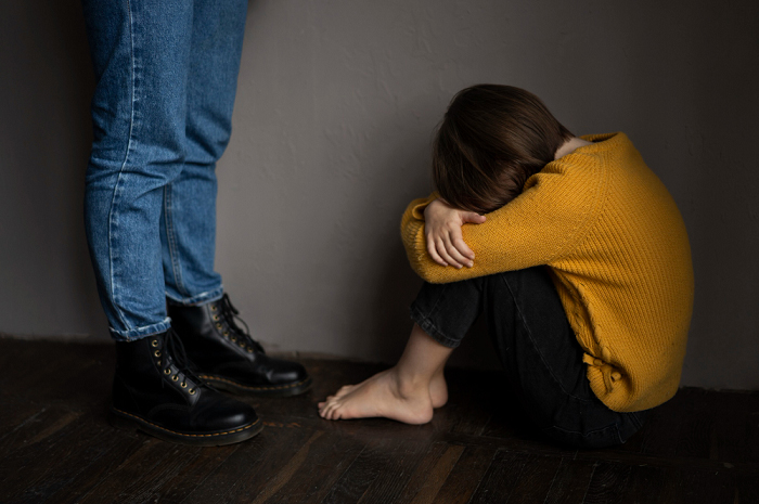 Sama-sama Bentuk Pelecehan Merugikan! Berikut Perbedaan Mencolok Antara Child Grooming dan Pedofilia (sumber: Freepik)