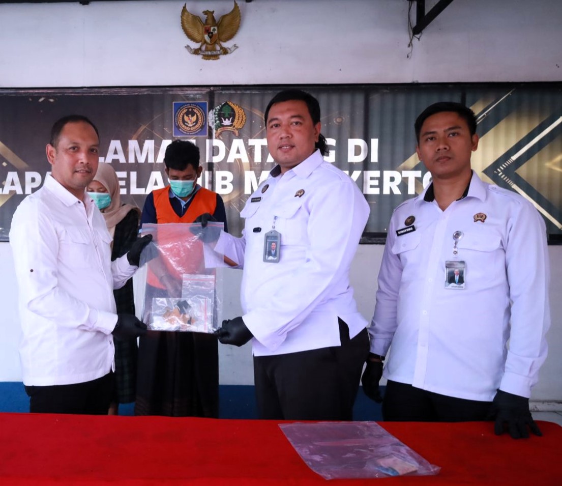 PROSES HUKUM: Kasus penyelundupan narkoba oleh warga binaan Lapas Kelas II-B Mojokerto kini tengah diproses Satresnarkoba Polres Mojokerto Kota.