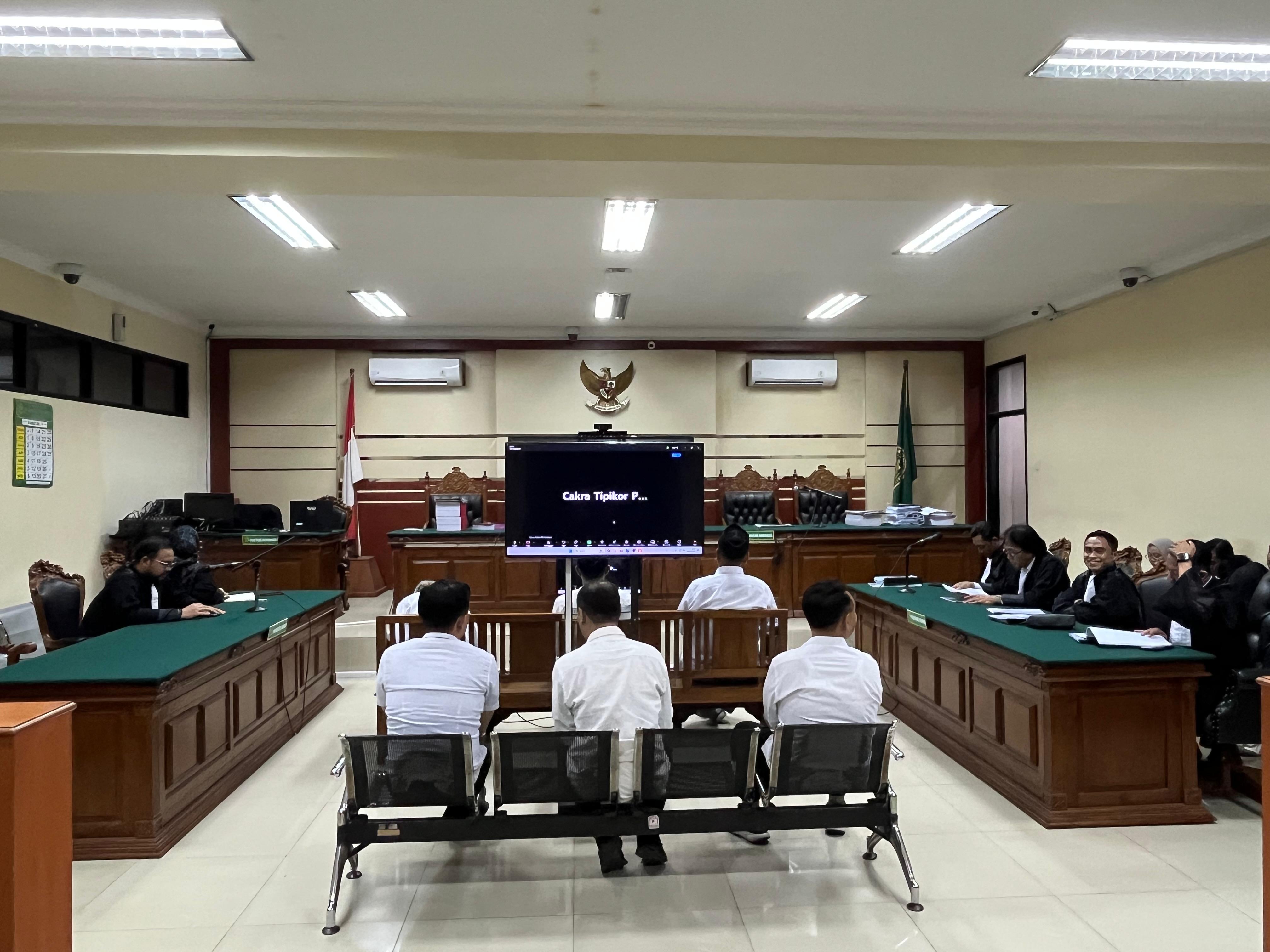 BERLANJUT: Enam terdakwa dugaan korupsi proyek kapal Majapahit di TBM, Kota Mojokerto, menjalani sidang di PN Tipikor Surabaya, 9 Desember 2025 lalu.  