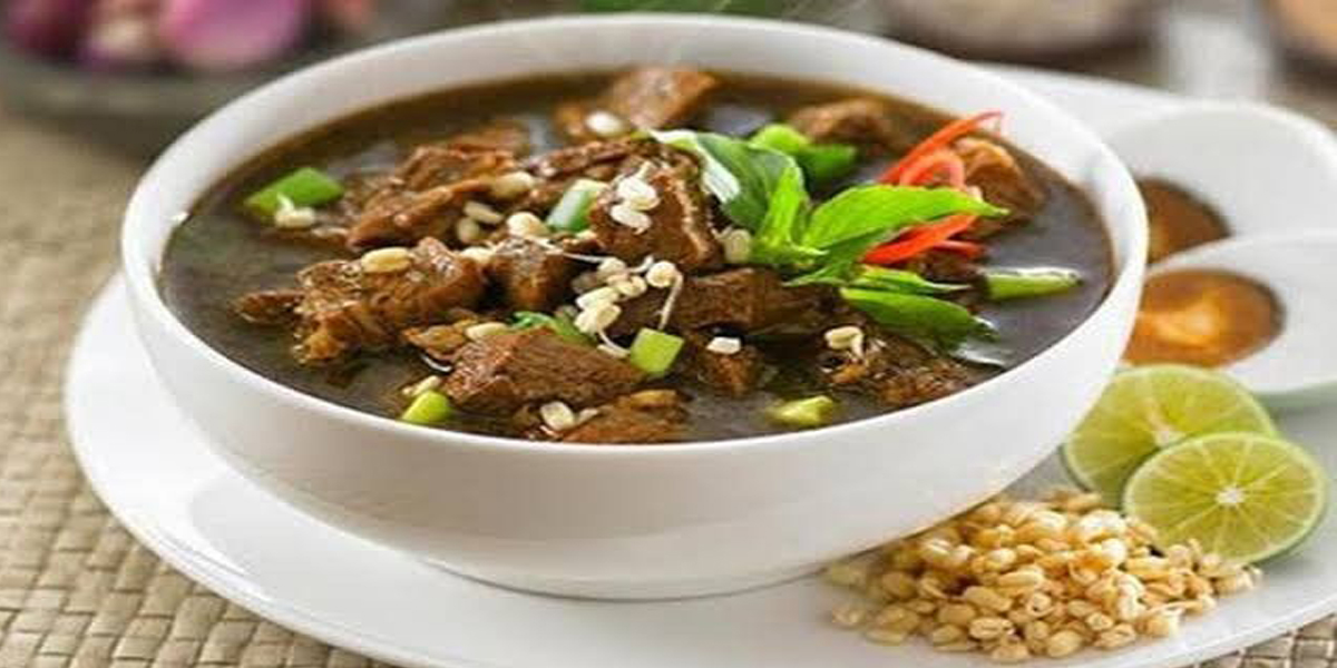 rawon, sup hitam khas Ponorogo Jawa Timur