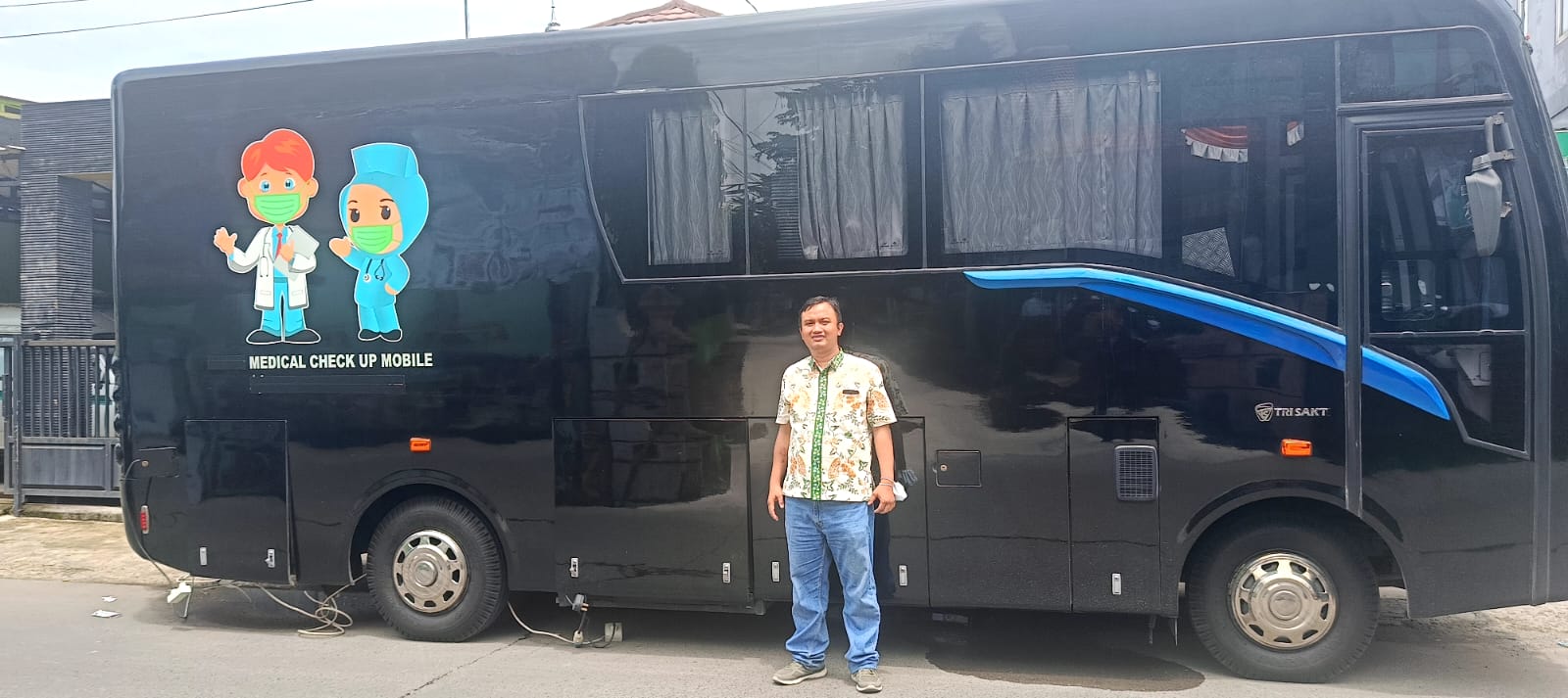 SOSIAL: Ketua Tim Pengabdian Masyarakat Unair . dr. Herley Windo Setiawan, Sp.P(K) Dari Dept. Pulmonologi dan Kedokteran Respirasi, Fakultas Kedokteran Universitas Airlangga