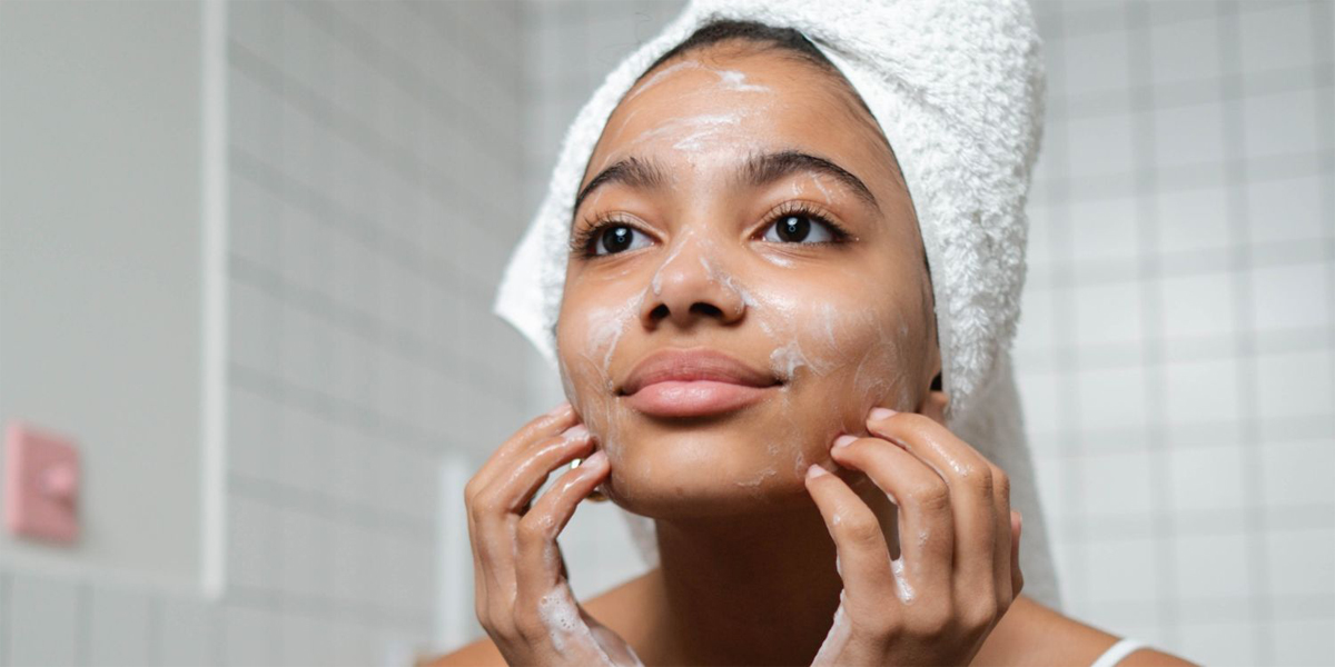Pentingnya Membersihkan Make-up Sebelum Tidur, Bukan Sekadar Rutinitas.