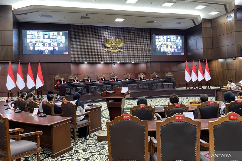 Mahkamah Konstitusi menggelar sidang pengucapan putusan dan/atau ketetapan di Ruang Sidang Pleno MK, Jakarta, Senin (19/1/2026). ANTARA/Fath Putra Mulya