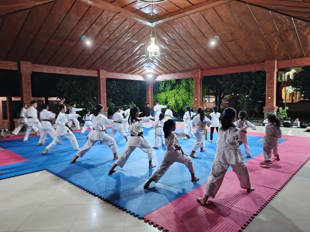ASAH KEMAMPUAN: Yayasan Bimasakti Peduli Negeri menggulirkan kejuaraan karate tingkat Jatim awal Mei nanti sebagai ajang pembinaan.  &nbsp;