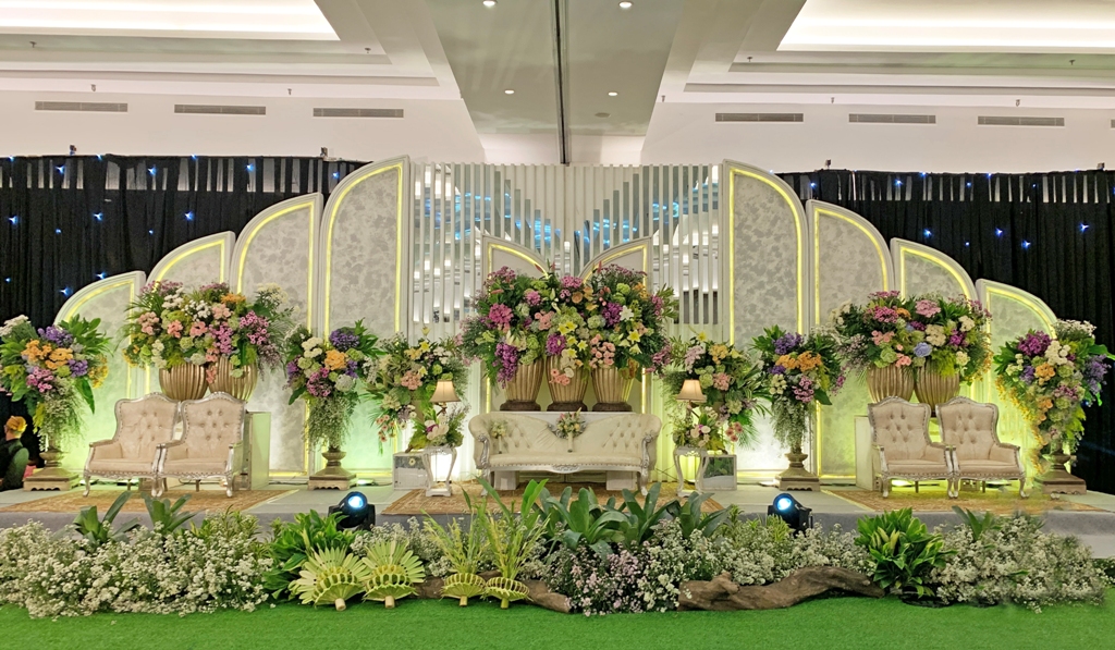 MEWAH: Wedding Package Eksklusif yang dirancang untuk mewujudkan pernikahan megah dan berkesan bersama pasangan Anda.