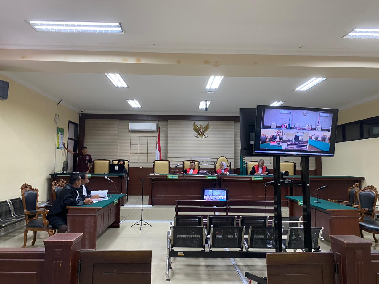 MELOMPONG: JPU Kejari Kabupaten Mojokerto ditanya majelis hakim Pengadilan Tipikor Surabaya dalam sidang dugaan korupsi Pasar Wisata Desa Sumbersono, Kecamatan Dlanggu, dengan menghadirkan terdakwa No