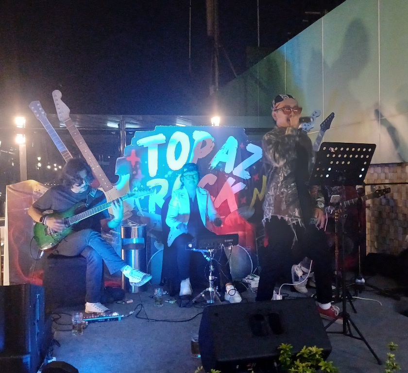 ASIK: Band yang mengisi acara Rock Night#2 Sunrise Hotel Mojokerto.