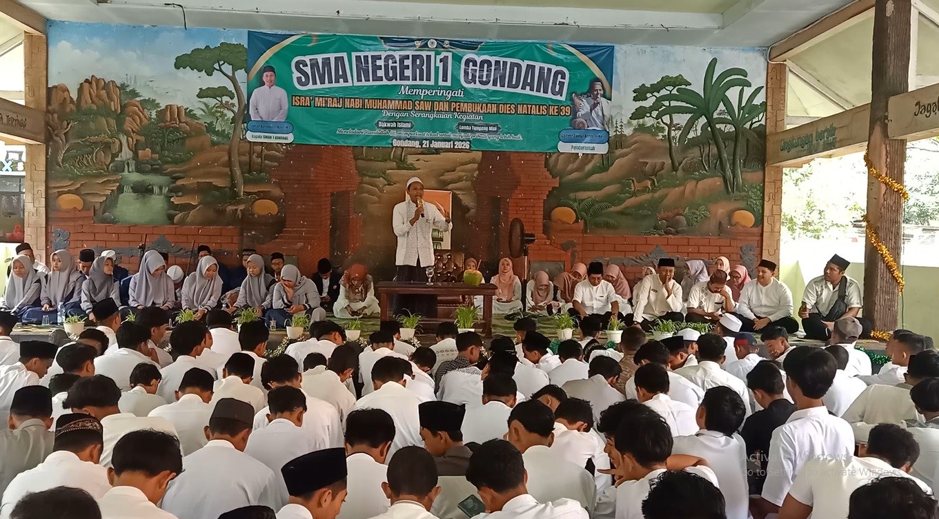 KEGIATAN POSITIF: Ceramah agama oleh Ustaz Zainul Arifin dalam rangkaian kegiatan Dies Natalis ke-39 dan peringatan Isra&rsquo; Mi&rsquo;raj SMAN 1 Gondang.